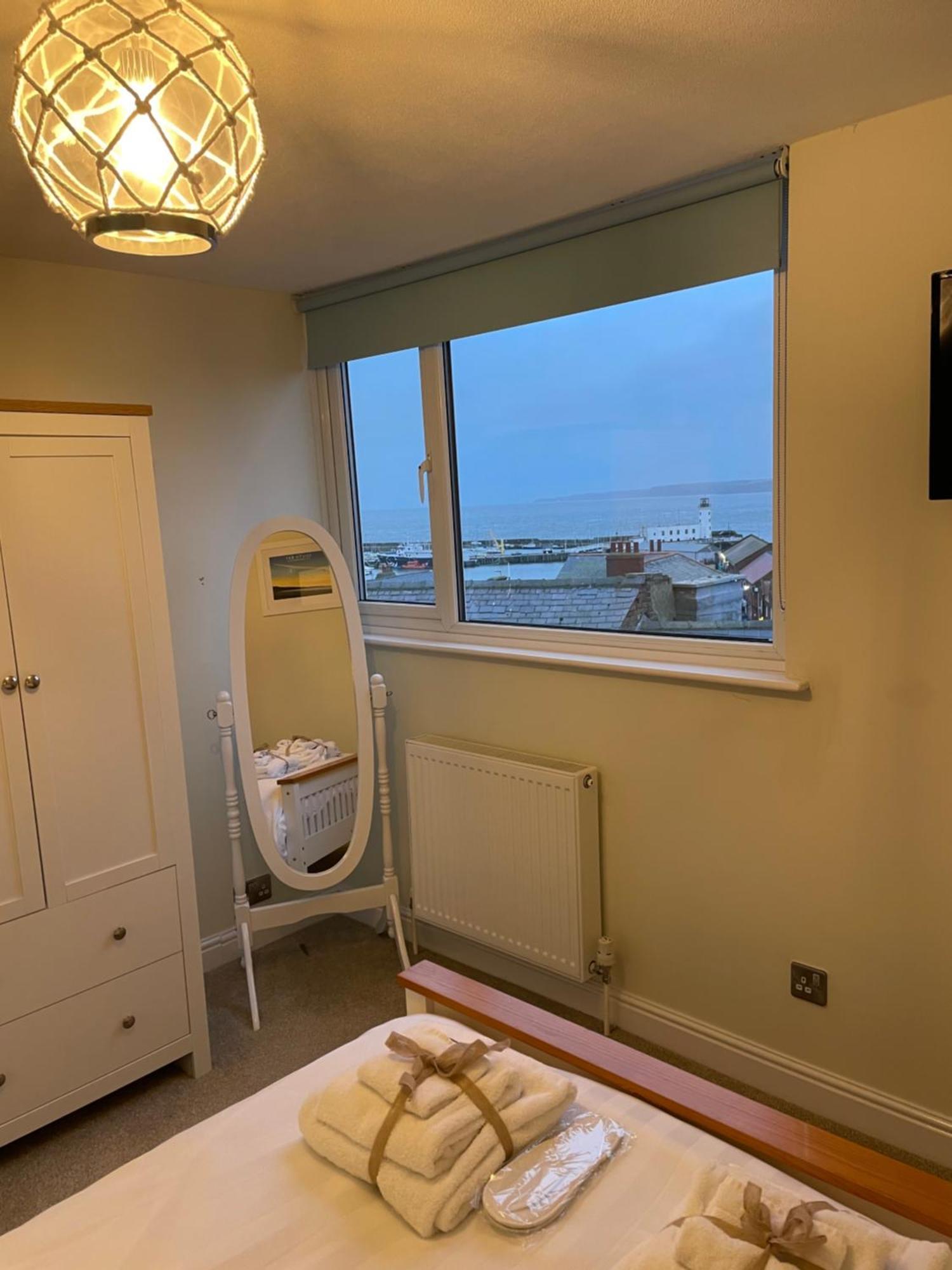 Lighthouse View, One Min From Harbour & Beach Scarborough Exterior foto